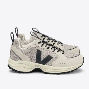 NEW Veja Venturi Sneakers Size 9 (US) / EU 40  Snow Grafite Flannel Grey Black